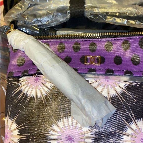 Crossover.  NWT DD 💯 leather trim - Picture 4 of 10